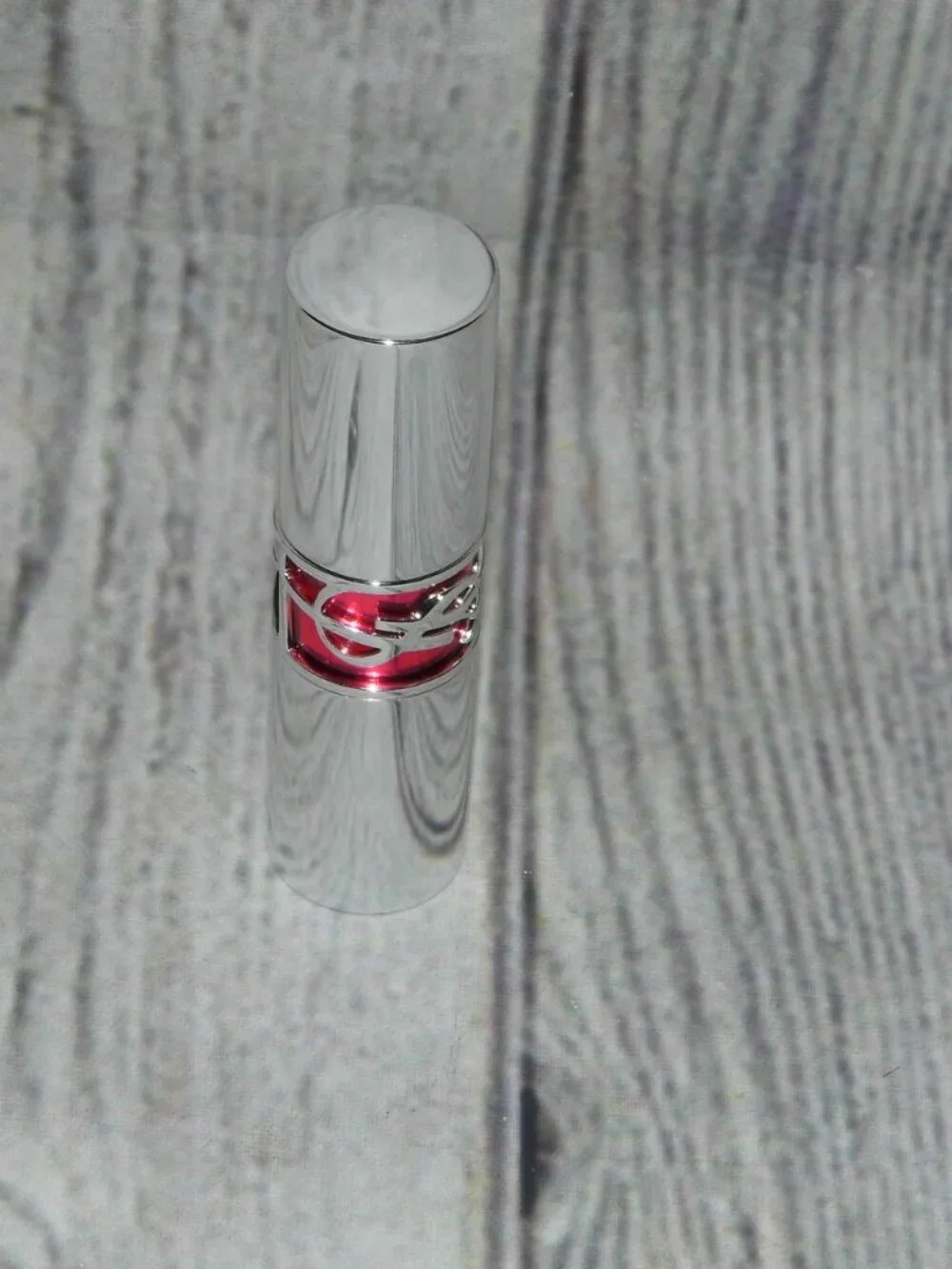 YVES SAINT LAURENT Love Shine Candy Glaze 15 Showcasing Nude Lipstick NEW